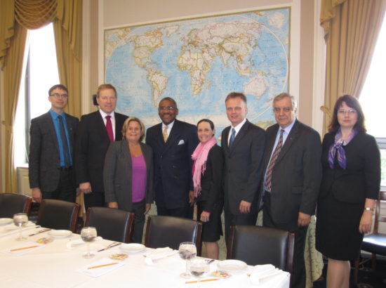 Väliskomisjoni Ameerika Ühendriikide visiidi delegatsioon Kapitooliumi ees 24. aprillil 2012. Vasakult paremale Sven Mikser, Mar
